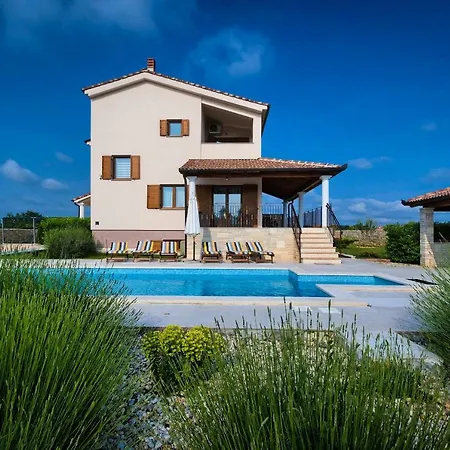 Villa Stokovci Βίλα